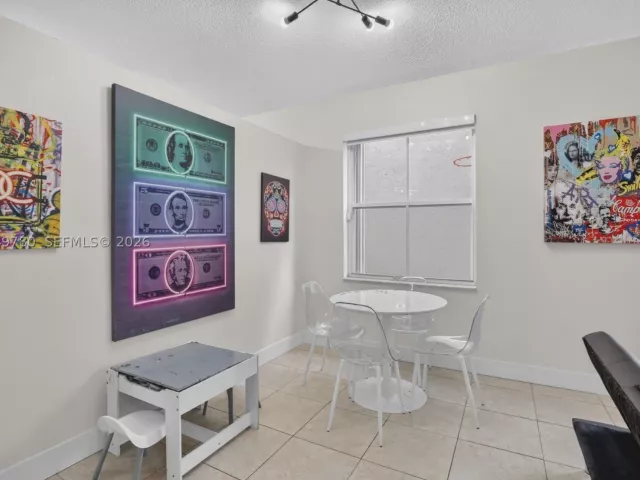 5-bedroom home for sale in Pembroke Pines - 490 NW 102nd Ter - MondialRealty