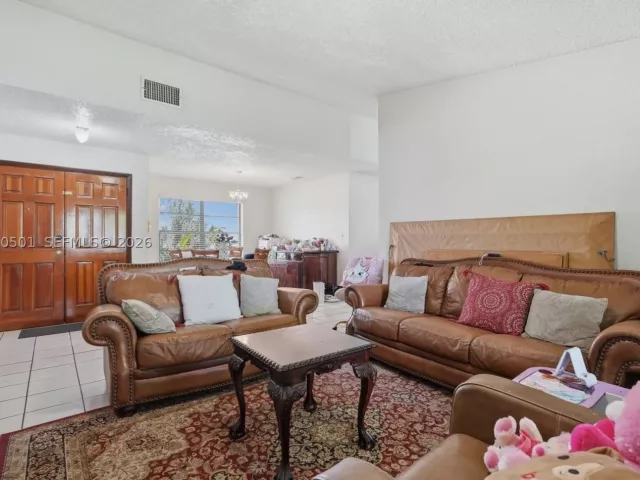3-bedroom home for sale in Miami - 4531 SW 146th Ct - MondialRealty