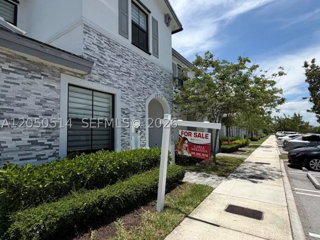 3-bedroom home for sale in Homestead - 28710 SW 133 RD CT - MondialRealty