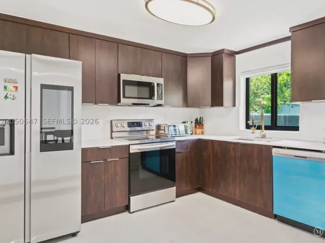 3-bedroom home for sale in North Miami Beach - 15725 NE 11th Ct - MondialRealty