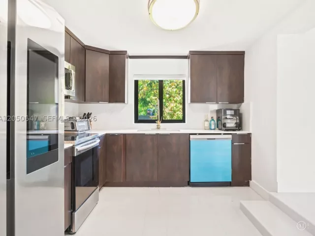 3-bedroom home for sale in North Miami Beach - 15725 NE 11th Ct - MondialRealty