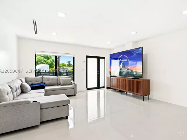 3-bedroom home for sale in North Miami Beach - 15725 NE 11th Ct - MondialRealty