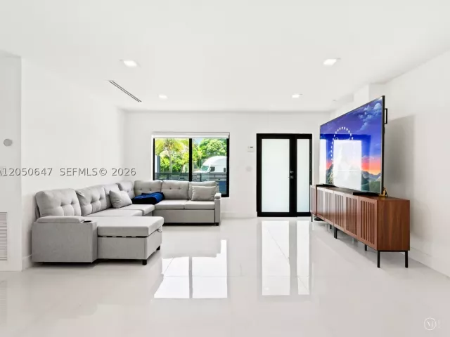 3-bedroom home for sale in North Miami Beach - 15725 NE 11th Ct - MondialRealty