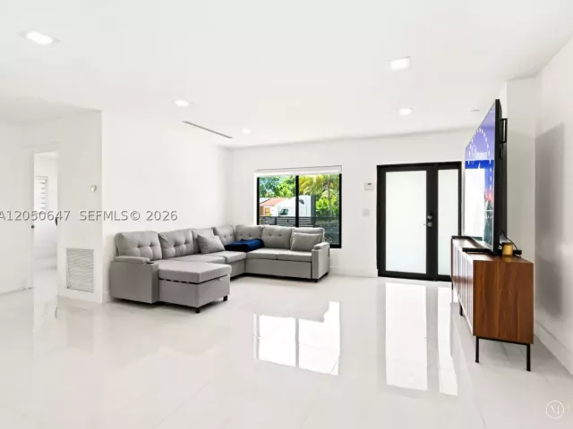 3-bedroom home for sale in North Miami Beach - 15725 NE 11th Ct - MondialRealty
