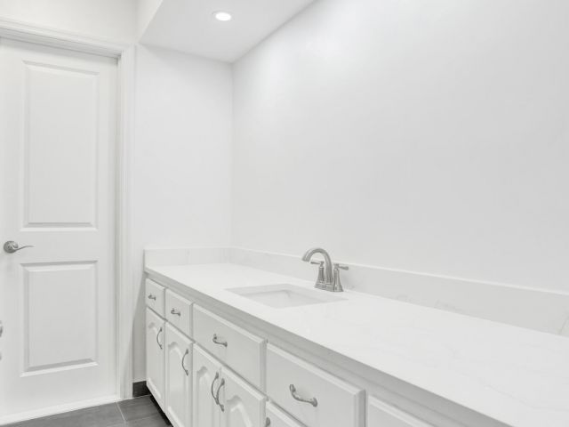 4-bedroom home for rent in Fort Lauderdale - 4755 NE 23rd Avenue - MondialRealty