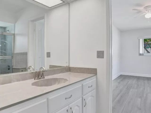 4-bedroom home for rent in Fort Lauderdale - 4755 NE 23rd Avenue - MondialRealty