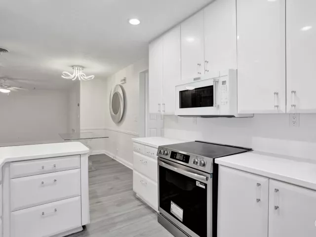 4-bedroom home for rent in Fort Lauderdale - 4755 NE 23rd Avenue - MondialRealty