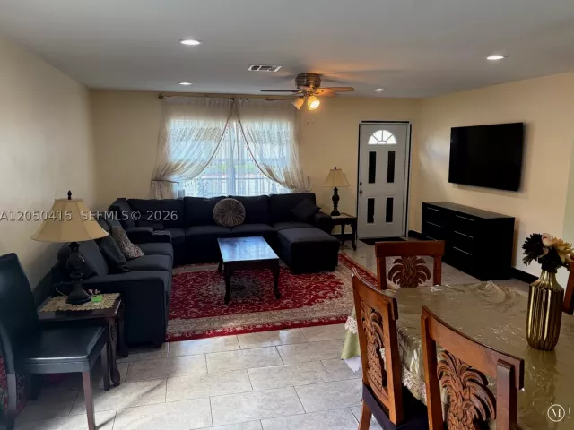 3-bedroom home for sale in Boca Raton - 4280 N Dixie Hwy - MondialRealty