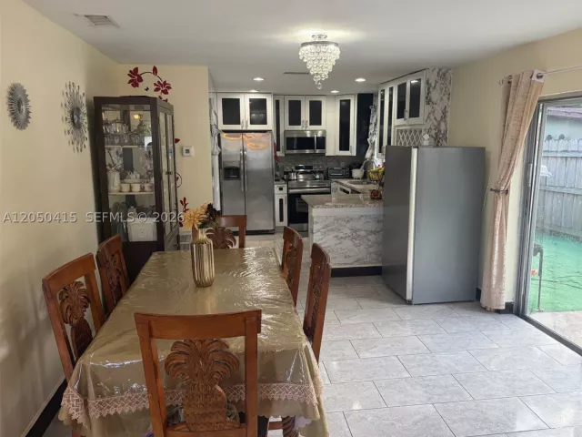 3-bedroom home for sale in Boca Raton - 4280 N Dixie Hwy - MondialRealty