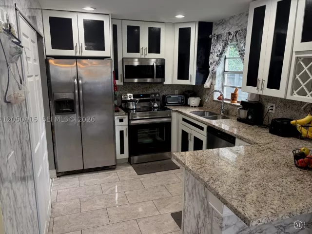 3-bedroom home for sale in Boca Raton - 4280 N Dixie Hwy - MondialRealty