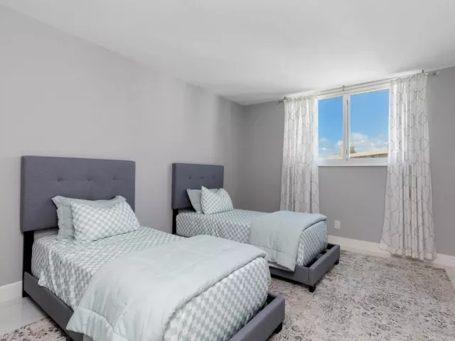 2-bedroom condo for rent in Sunny Isles Beach - 19380 Collins Avenue 1527 - MondialRealty