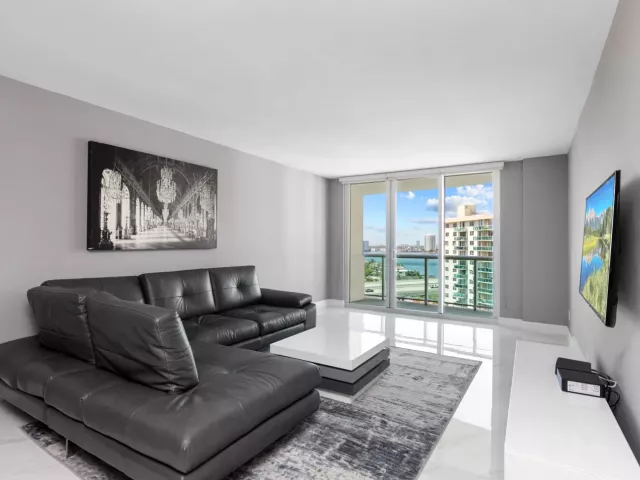 2-bedroom condo for rent in Sunny Isles Beach - 19380 Collins Avenue 1527 - MondialRealty