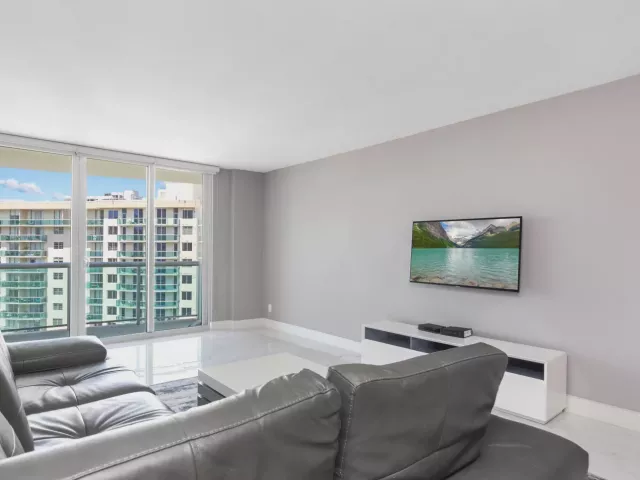 2-bedroom condo for rent in Sunny Isles Beach - 19380 Collins Avenue 1527 - MondialRealty