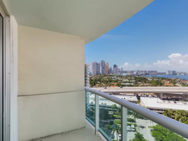 2-bedroom condo for rent in Sunny Isles Beach - 19380 Collins Avenue 1527 - MondialRealty