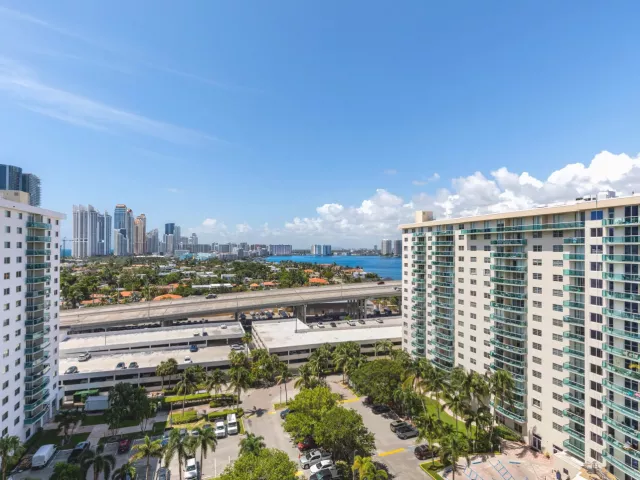 2-bedroom condo for rent in Sunny Isles Beach - 19380 Collins Avenue 1527 - MondialRealty