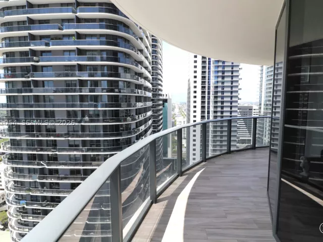 3-bedroom condo for rent in Miami - 801 S Miami Ave 2601 - MondialRealty
