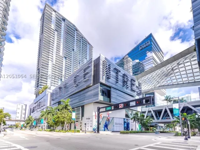 3-bedroom condo for rent in Miami - 801 S Miami Ave 2601 - MondialRealty