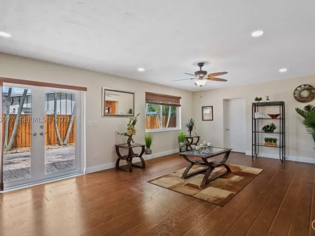 5-bedroom home for sale in Pembroke Pines - 2251 NW 87th Ave - MondialRealty