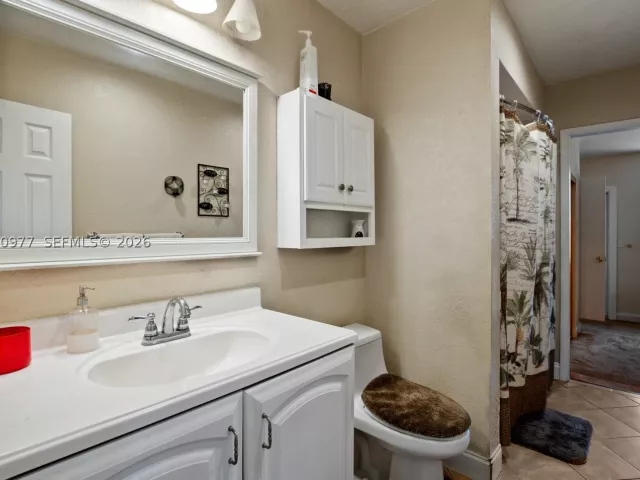 5-bedroom home for sale in Pembroke Pines - 2251 NW 87th Ave - MondialRealty