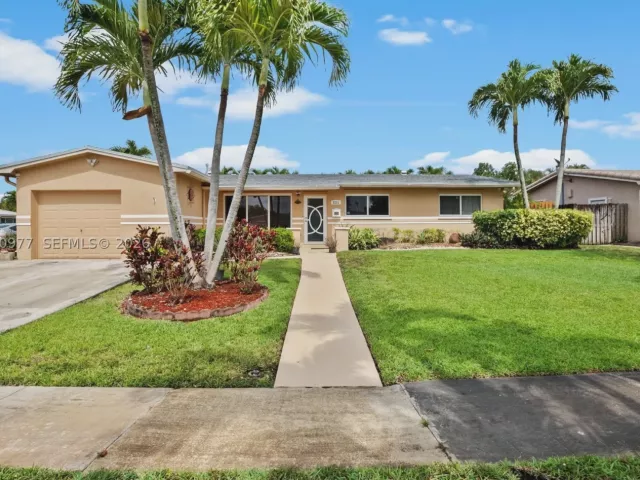 5-bedroom home for sale in Pembroke Pines - 2251 NW 87th Ave - MondialRealty