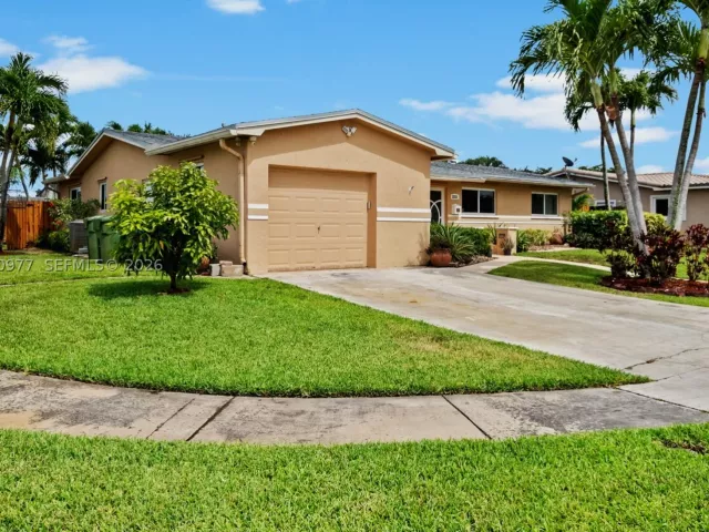 5-bedroom home for sale in Pembroke Pines - 2251 NW 87th Ave - MondialRealty