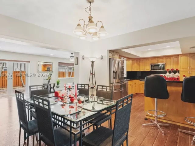 5-bedroom home for sale in Pembroke Pines - 2251 NW 87th Ave - MondialRealty
