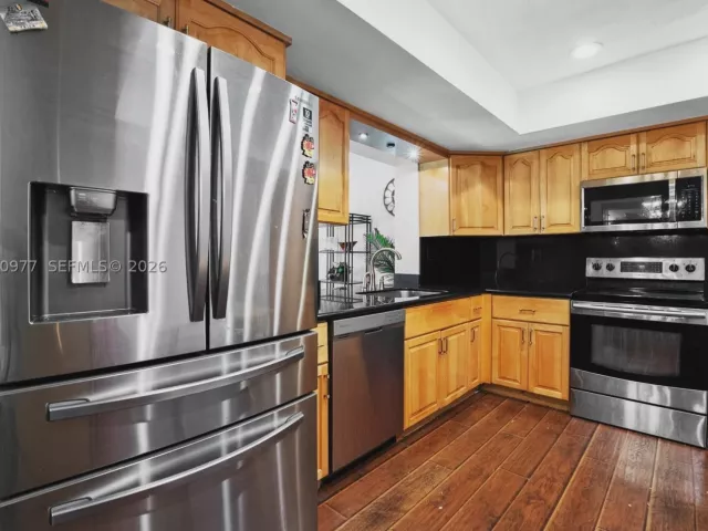 5-bedroom home for sale in Pembroke Pines - 2251 NW 87th Ave - MondialRealty