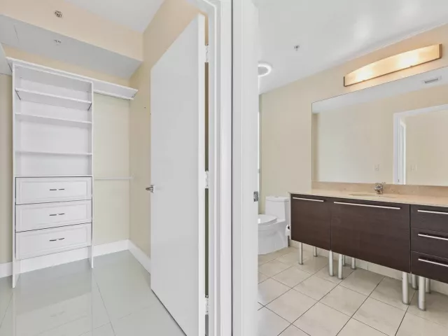 2-bedroom condo for rent in Miami - 1900 N Bayshore Drive 3702 - MondialRealty