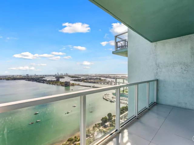 2-bedroom condo for rent in Miami - 1900 N Bayshore Drive 3702 - MondialRealty