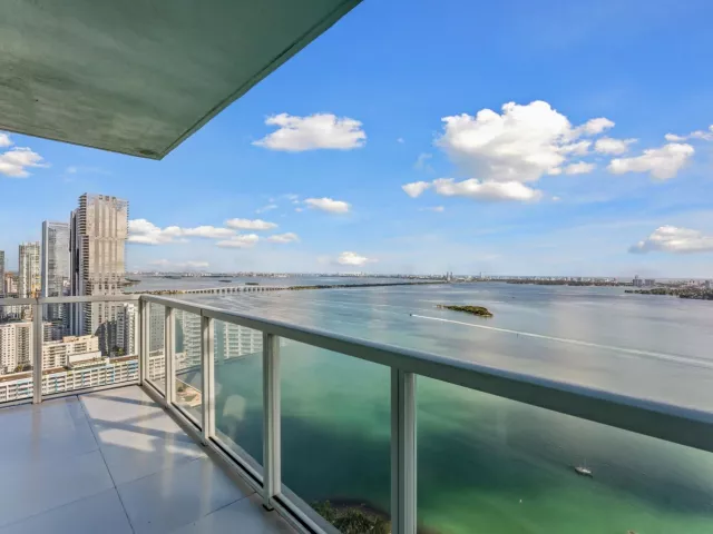 2-bedroom condo for rent in Miami - 1900 N Bayshore Drive 3702 - MondialRealty