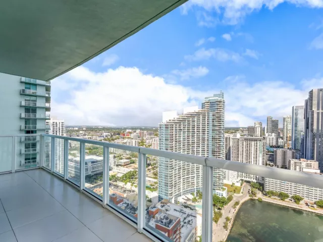 2-bedroom condo for rent in Miami - 1900 N Bayshore Drive 3702 - MondialRealty