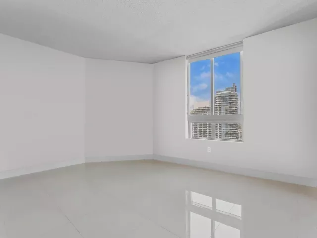 2-bedroom condo for rent in Miami - 1900 N Bayshore Drive 3702 - MondialRealty