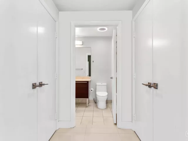 2-bedroom condo for rent in Miami - 1900 N Bayshore Drive 3702 - MondialRealty