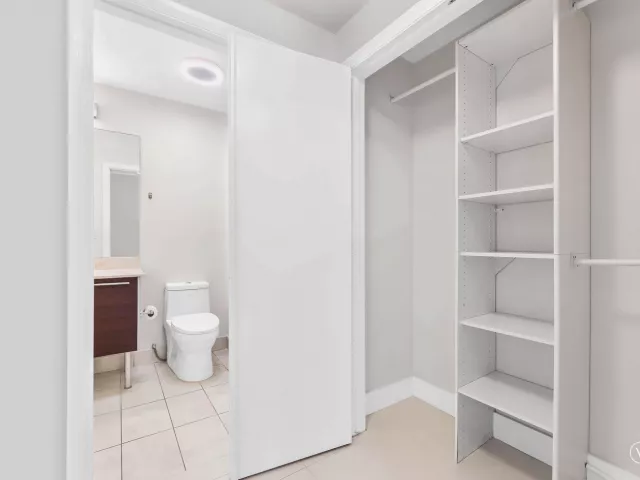 2-bedroom condo for rent in Miami - 1900 N Bayshore Drive 3702 - MondialRealty