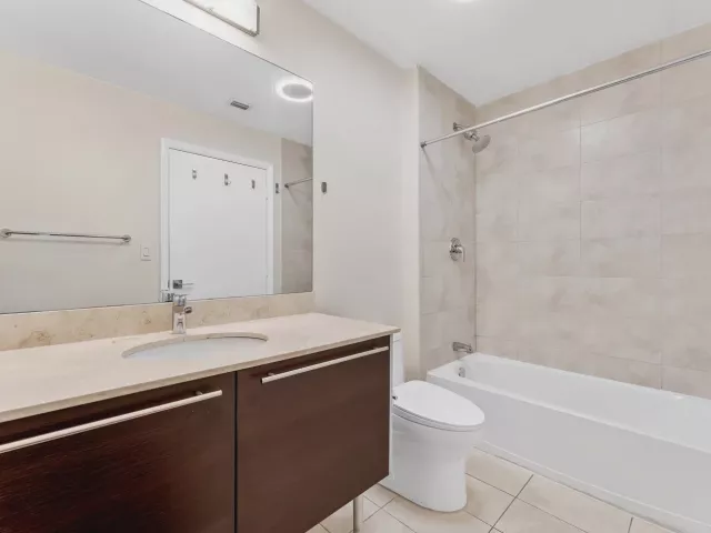 2-bedroom condo for rent in Miami - 1900 N Bayshore Drive 3702 - MondialRealty