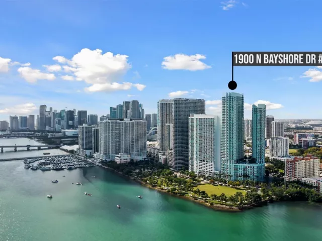 2-bedroom condo for rent in Miami - 1900 N Bayshore Drive 3702 - MondialRealty
