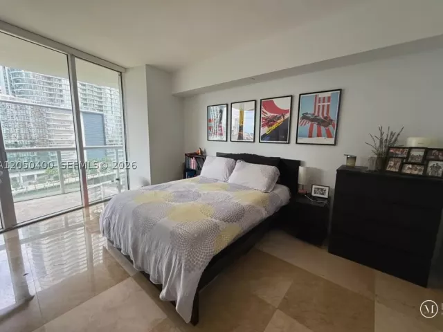 1-bedroom condo for rent in Miami - 475 Brickell Ave 1012 - MondialRealty