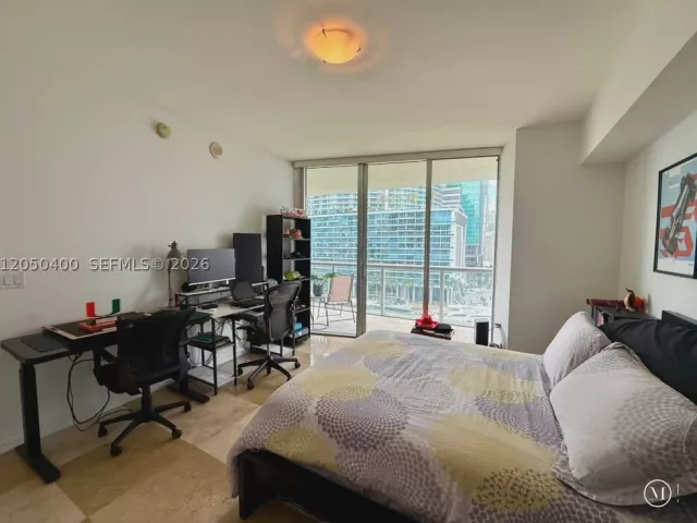 1-bedroom condo for rent in Miami - 475 Brickell Ave 1012 - MondialRealty