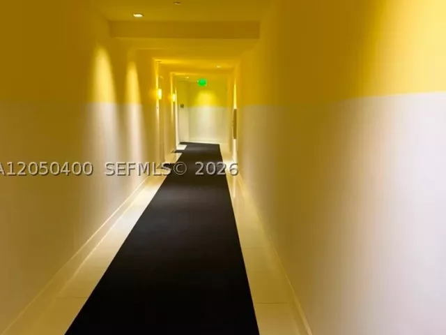 1-bedroom condo for rent in Miami - 475 Brickell Ave 1012 - MondialRealty