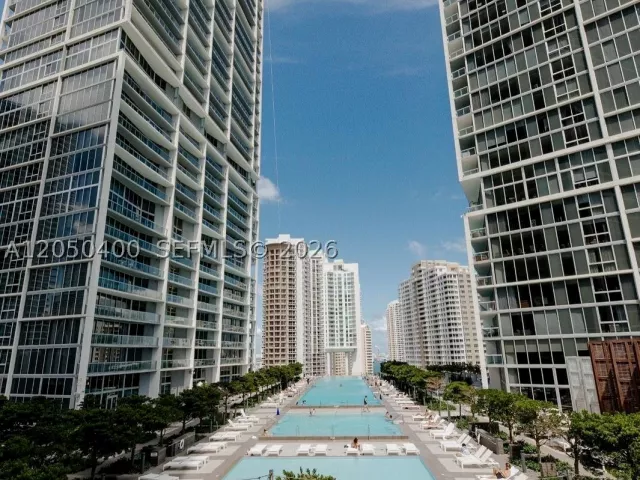 1-bedroom condo for rent in Miami - 475 Brickell Ave 1012 - MondialRealty