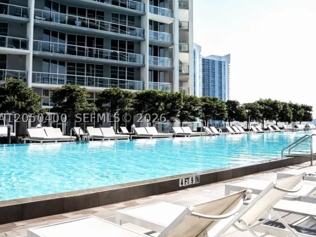 1-bedroom condo for rent in Miami - 475 Brickell Ave 1012 - MondialRealty