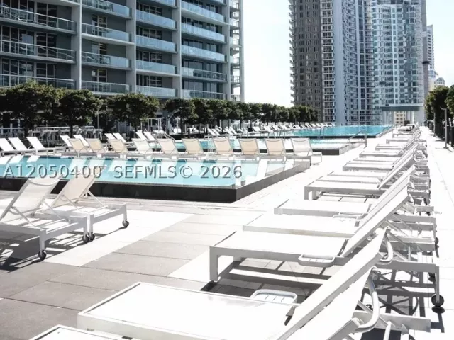 1-bedroom condo for rent in Miami - 475 Brickell Ave 1012 - MondialRealty