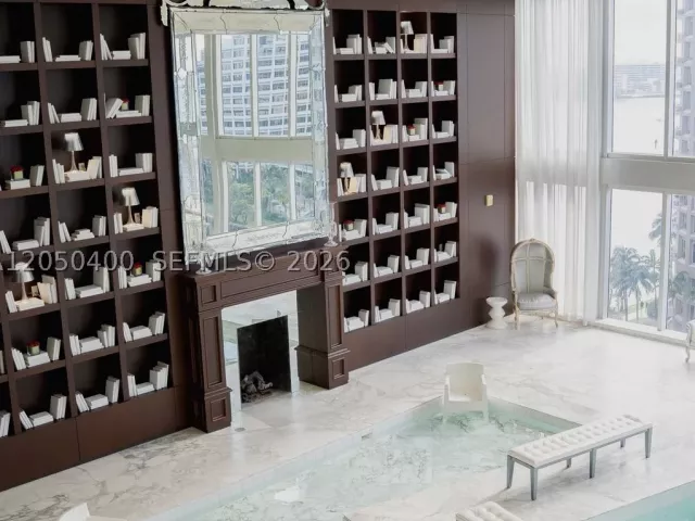 1-bedroom condo for rent in Miami - 475 Brickell Ave 1012 - MondialRealty