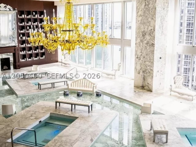 1-bedroom condo for rent in Miami - 475 Brickell Ave 1012 - MondialRealty