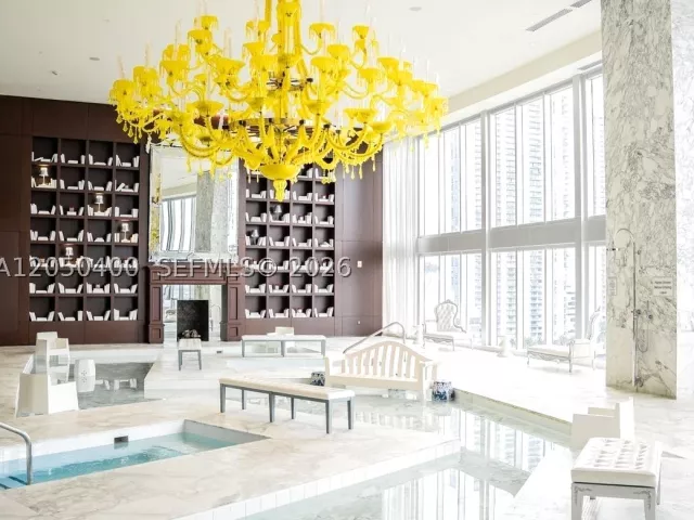 1-bedroom condo for rent in Miami - 475 Brickell Ave 1012 - MondialRealty