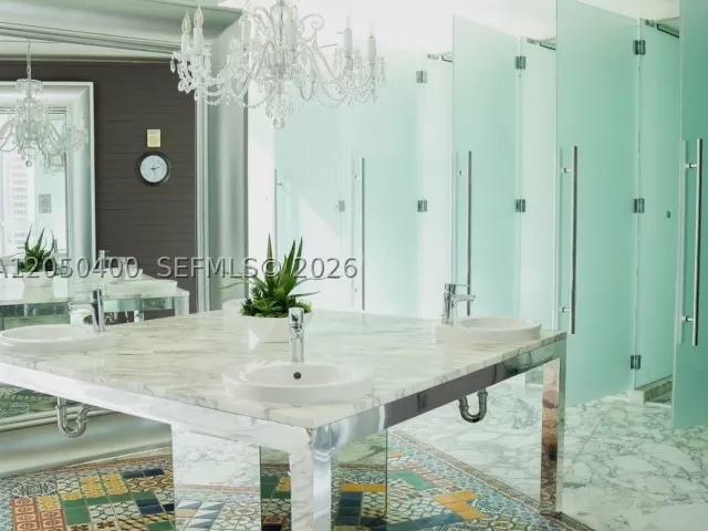 1-bedroom condo for rent in Miami - 475 Brickell Ave 1012 - MondialRealty
