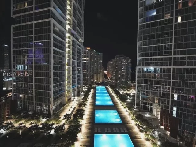 1-bedroom condo for rent in Miami - 475 Brickell Ave 1012 - MondialRealty