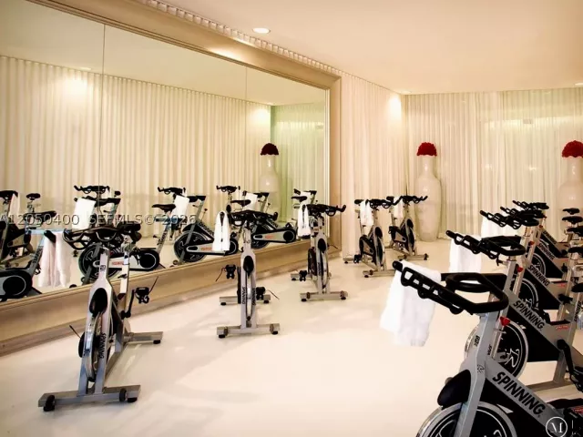 1-bedroom condo for rent in Miami - 475 Brickell Ave 1012 - MondialRealty