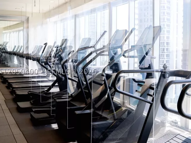 1-bedroom condo for rent in Miami - 475 Brickell Ave 1012 - MondialRealty
