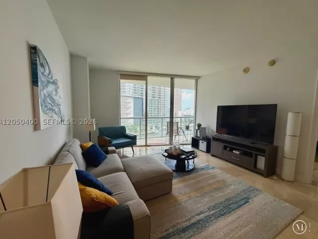 1-bedroom condo for rent in Miami - 475 Brickell Ave 1012 - MondialRealty